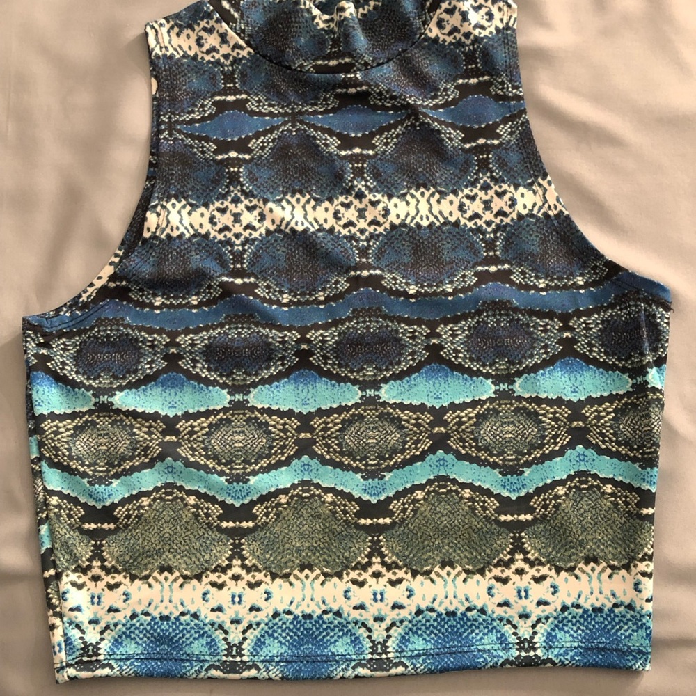 Crop top